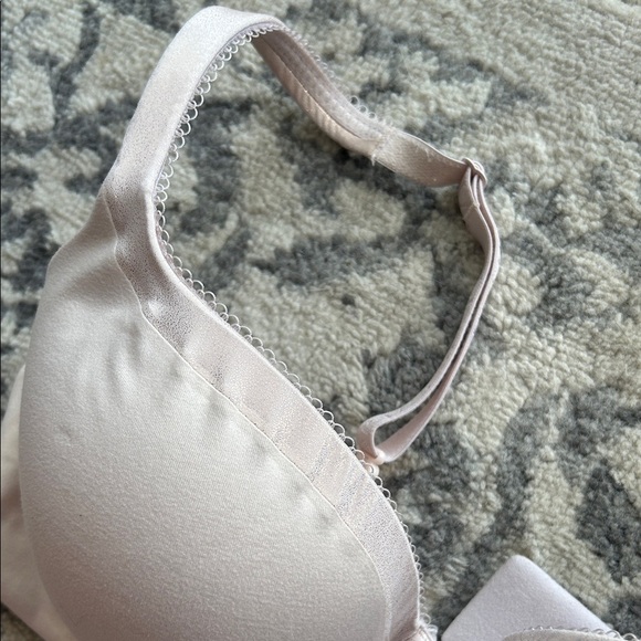 Victoria's Secret Soft Pink Bra - Picture 8 of 9